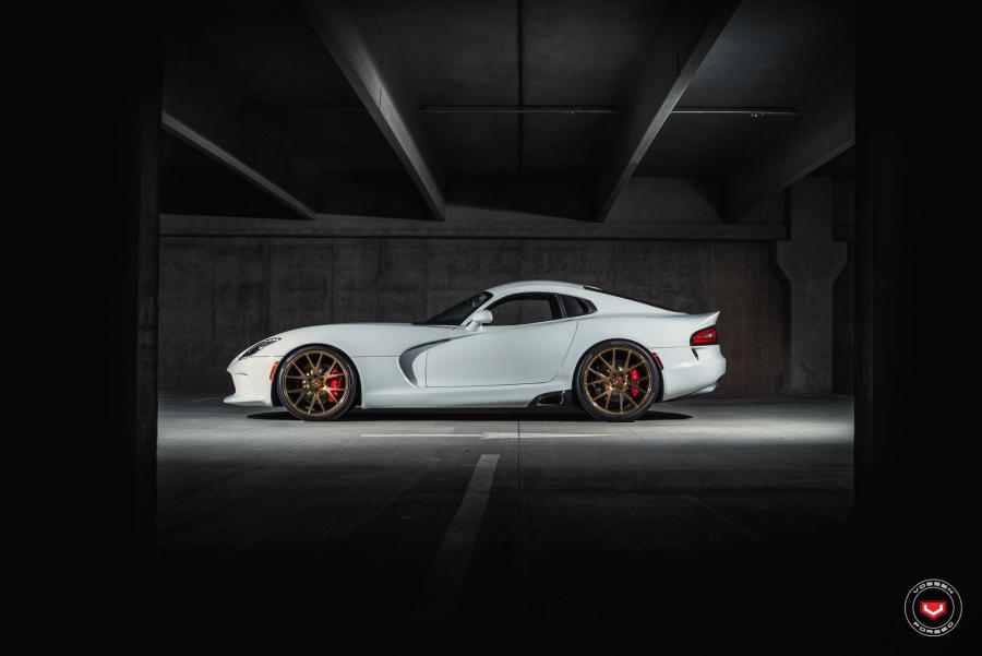  Dodge Viper SRT on Vossen Wheels (VPS-306) 2016 года  (фото 2 из 25)